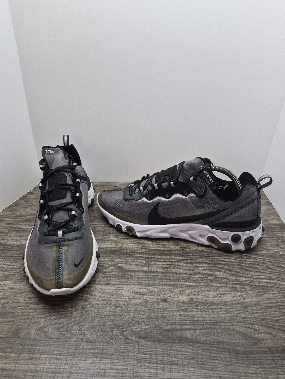 Nike React Element 87 Sneakers Size Mens Size 10 Black Grey Running Shoes